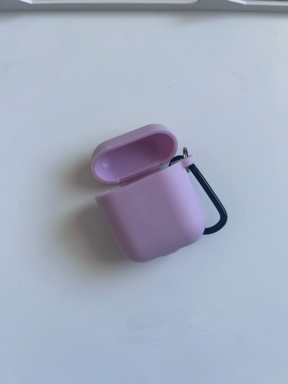 ✨ADD ON FOR FREE✨ Lilac Silicone AirPods Case with Carabiner